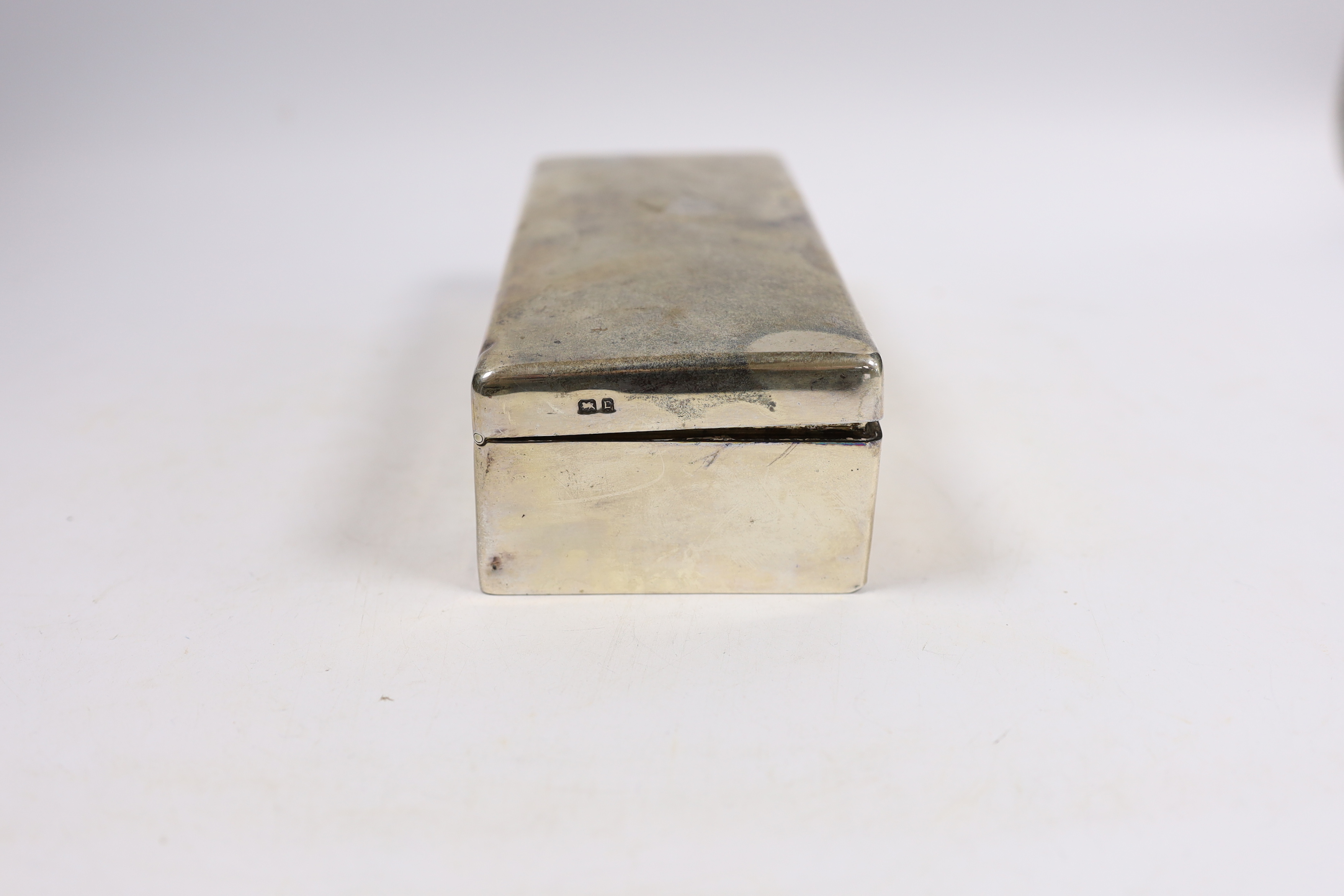 A George V silver rectangular cigarette box, London, 1918, 20.3cm.